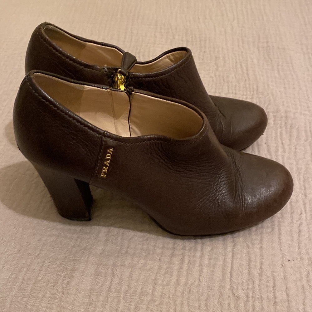 PRADA BROWN SHOES. Size 37